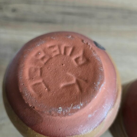 Set of 2 hand made bud vases brown and black colors. Signed K Quebec. - Picture 6 of 7